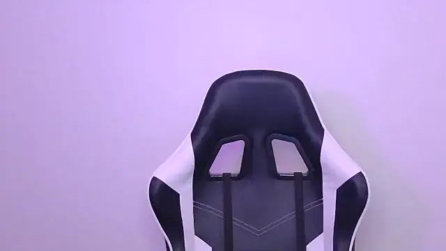 Snapshot of KLEOKILLS chatting on October 4, 3:10 pm KLEOKILLS online show from October 4, 3:10 pm