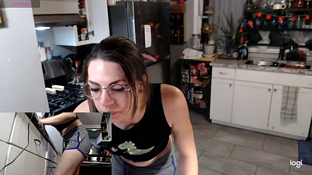 KSwonderland6 online show from February 9, 7:23 am