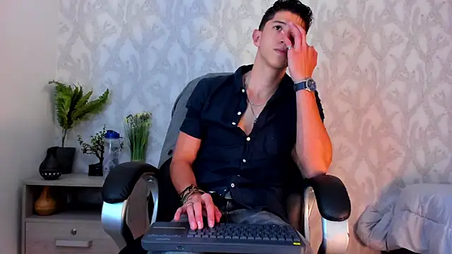 Snapshot of Dorianmistery2322_ chatting on January 30, 5:30 am Dorianmistery2322  online show from January 30, 5:30 am