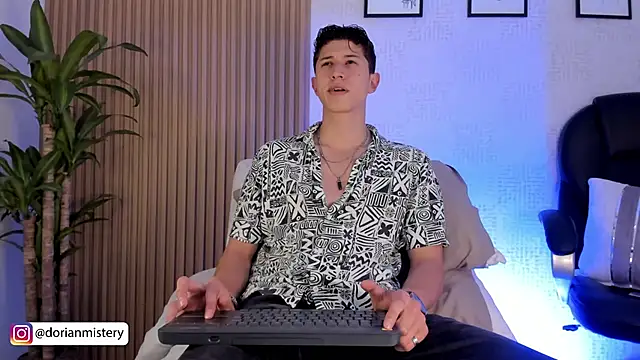 Snapshot of Dorianmistery2322_ chatting on September 15, 12:43 am Dorianmistery2322  online show from September 15, 12:43 am