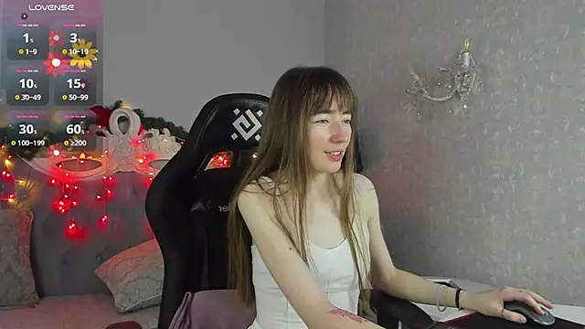 Snapshot of MillicentFarrell chatting on January 17, 8:34 am MillicentFarrell online show from January 17, 8:34 am