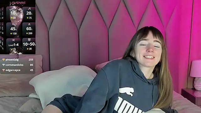 Snapshot of MillicentFarrell chatting on February 4, 10:02 pm MillicentFarrell online show from February 4, 10:02 pm