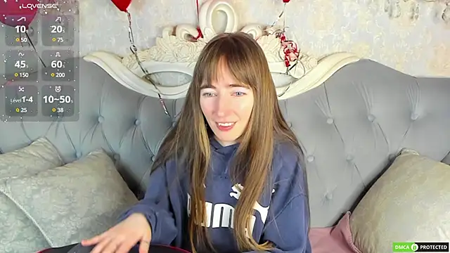 Snapshot of MillicentFarrell chatting on February 19, 3:39 am MillicentFarrell online show from February 19, 3:39 am