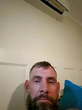 Snapshot of hornycouple6110 chatting on December 21, 11:55 am hornycouple6110 online show from December 21, 11:55 am