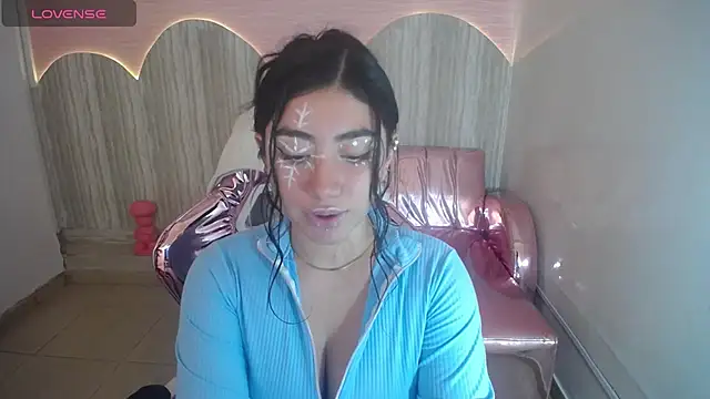 Snapshot of melodii_t chatting on December 6, 10:30 pm melodii t online show from December 6, 10:30 pm