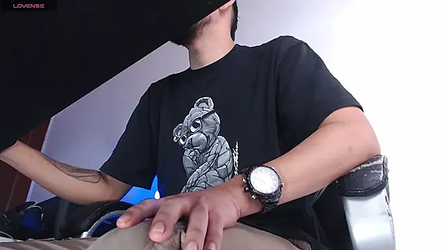 Snapshot of Bedobigcock chatting on March 17, 9:23 pm Bedobigcock online show from March 17, 9:23 pm