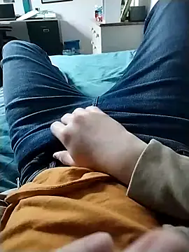 Snapshot of JulesG18 chatting on February 23, 10:56 am JulesG18 online show from February 23, 10:56 am