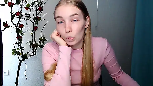 Queen ofLove online show from April 2, 7:39 am