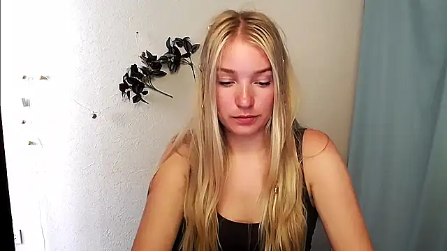 Snapshot of Queen_ofLove chatting on June 7, 11:47 am Queen ofLove online show from June 7, 11:47 am