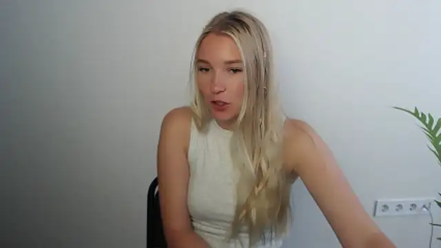 Snapshot of Queen_ofLove chatting on June 8, 6:58 am Queen ofLove online show from June 8, 6:58 am
