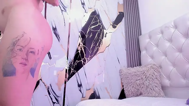 Snapshot of sophiee_evanss_ chatting on December 17, 12:54 pm sophiee evanss online show from December 17, 12:54 pm