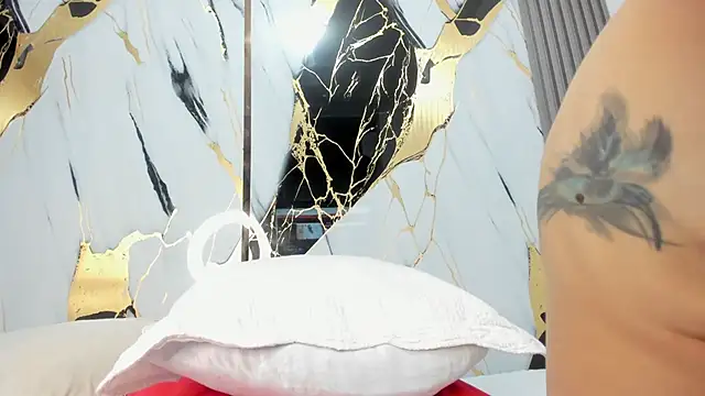 Snapshot of sophiee_evanss_ chatting on February 21, 10:07 am sophiee evanss online show from February 21, 10:07 am