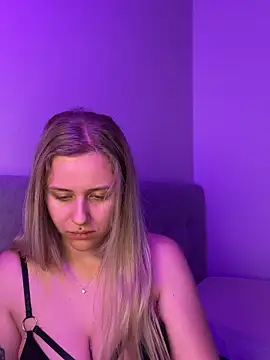 lunawolf21 online show from February 5, 7:35 am