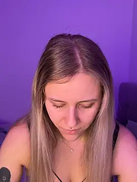 lunawolf21 online show from February 17, 7:27 am