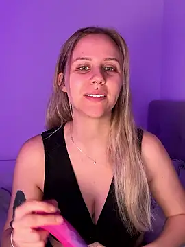 lunawolf21 online show from February 27, 7:19 am