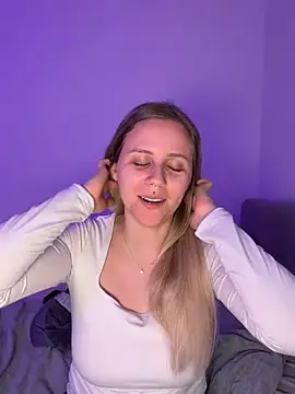 lunawolf21 online show from March 3, 7:25 am