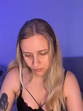 Snapshot of lunawolf21 chatting on March 17, 7:23 am lunawolf21 online show from March 17, 7:23 am