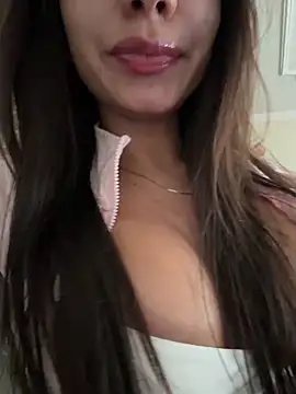 Snapshot of Lolitacooper chatting on April 30, 8:57 pm Lolitacooper online show from April 30, 8:57 pm
