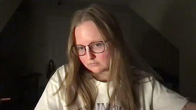 Snapshot of lexie_lilacs chatting on January 16, 1:48 am lexie lilacs online show from January 16, 1:48 am