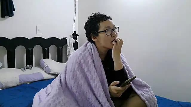 luxandracon23 online show from March 24, 1:05 pm