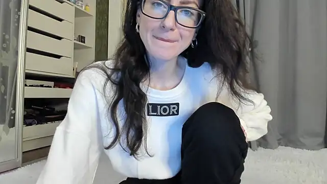 Snapshot of Baby_Jewel chatting on October 15, 10:15 am Baby Jewel online show from October 15, 10:15 am