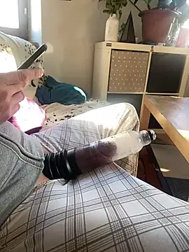 Snapshot of Gilgamesch1704 chatting on February 18, 9:43 am Gilgamesch1704 online show from February 18, 9:43 am