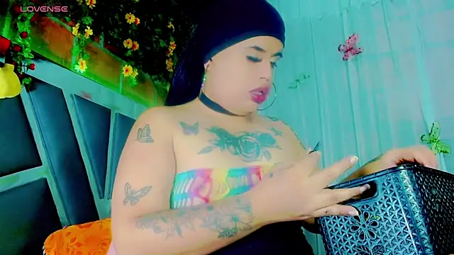 Snapshot of nauthyvalentina chatting on June 5, 11:32 pm nauthyvalentina online show from June 5, 11:32 pm