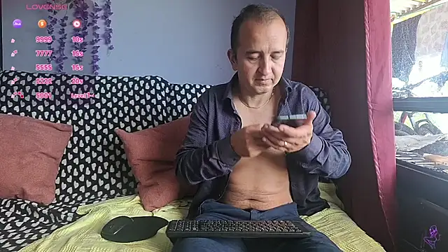 yazforeSolo online show from December 1, 2:22 pm