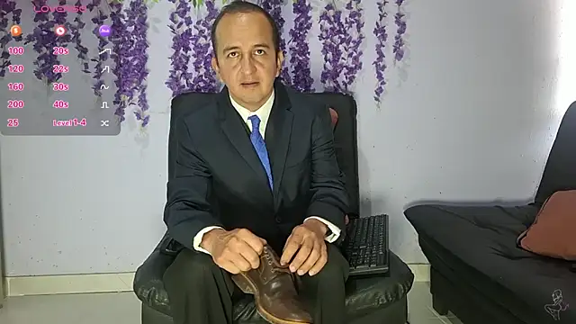 yazforeSolo online show from February 10, 2:21 pm