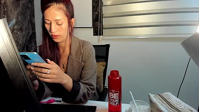 Snapshot of catt_evans1 chatting on December 5, 12:52 am catt evans1 online show from December 5, 12:52 am