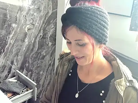 Snapshot of catt_evans1 chatting on December 28, 8:58 pm catt evans1 online show from December 28, 8:58 pm