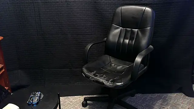 ScubaStevex online show from November 26, 7:48 pm