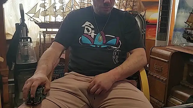 ScubaStevex online show from March 22, 5:05 pm