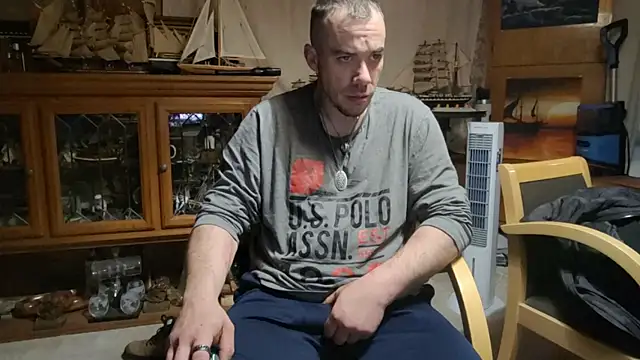 ScubaStevex online show from April 13, 12:38 am