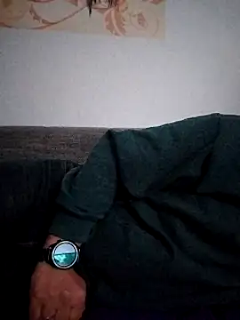 ich411983 online show from December 14, 9:56 pm