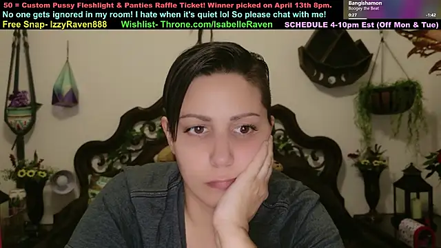Snapshot of IsabelleRaven chatting on April 6, 12:52 am IsabelleRaven online show from April 6, 12:52 am