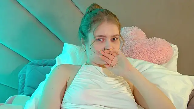 SelinSwarovski online show from March 2, 3:52 am