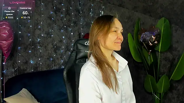 Lillian White online show from March 8, 1:03 am