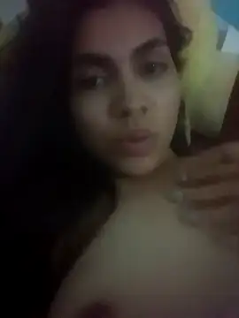 Snapshot of 02julieta chatting on December 17, 4:01 am 02julieta online show from December 17, 4:01 am