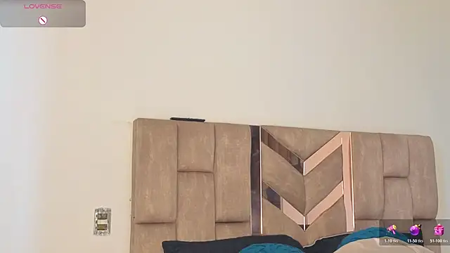 KloheCurvy online show from April 13, 1:27 pm