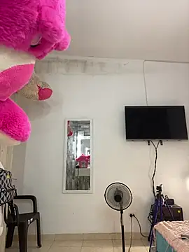 Snapshot of Violetrousse chatting on May 6, 6:13 pm Violetrousse online show from May 6, 6:13 pm