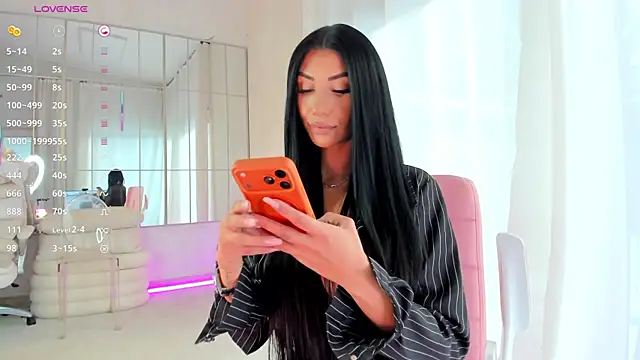 Snapshot of missdiamond_ chatting on January 18, 8:18 am missdiamond online show from January 18, 8:18 am