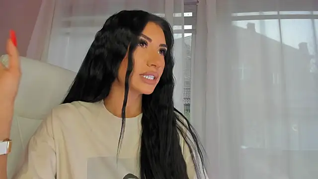 Snapshot of missdiamond_ chatting on February 13, 8:32 am missdiamond online show from February 13, 8:32 am