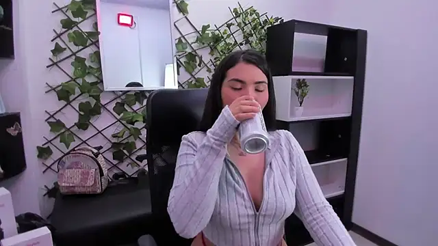 SophiaButt  online show from April 23, 3:30 am