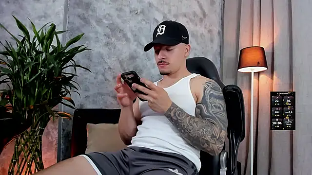 boyc022  online show from March 7, 1:57 am