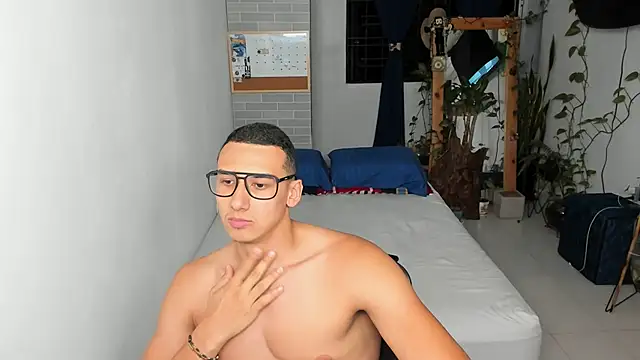 Snapshot of Travis_bakers chatting on January 23, 12:04 am Travis bakers online show from January 23, 12:04 am