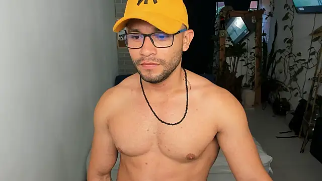 Snapshot of Travis_bakers chatting on February 22, 10:52 pm Travis bakers online show from February 22, 10:52 pm