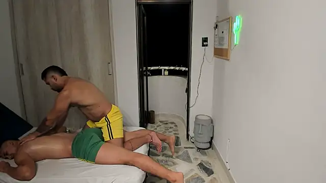 Snapshot of Travis_bakers chatting on February 6, 2:49 am Travis bakers online show from February 6, 2:49 am