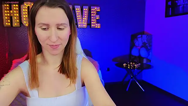 Snapshot of AliceBYKiss chatting on December 20, 12:27 pm AliceBYKiss online show from December 20, 12:27 pm