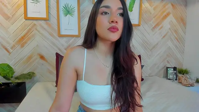Snapshot of AniiRose chatting on February 1, 10:13 pm AniiRose online show from February 1, 10:13 pm